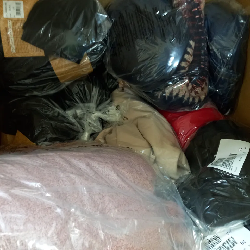 BOX OF ASSORTED CLOTHING ITEMS TO INCLUDE PJ ONESIE - TOPS AND LEGGINGS / COLLECTION ONLY 