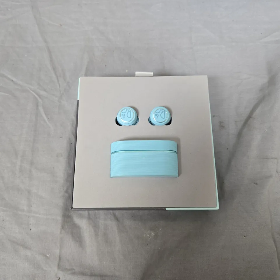 BOXED BANG & OLUFSEN E8 SPORT EARBUDS