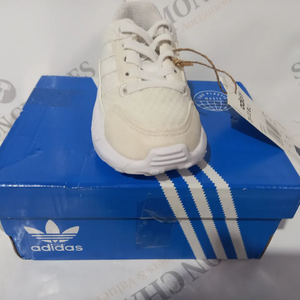 BOXED PAIR OF ADIDAS ZX 22 EL I KIDS SHOES IN WHITE UK SIZE 3