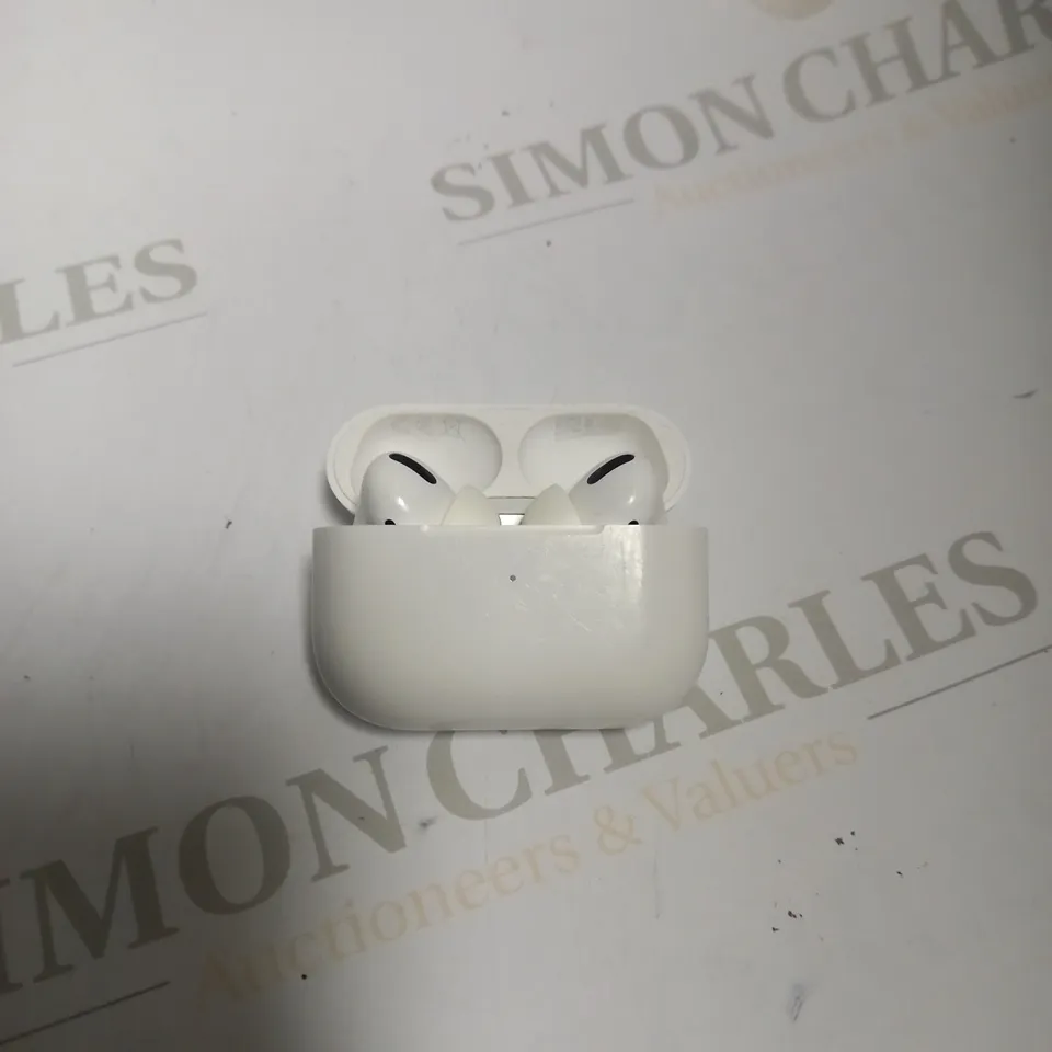 APPLE AIRPODS (2ND GENERATION)