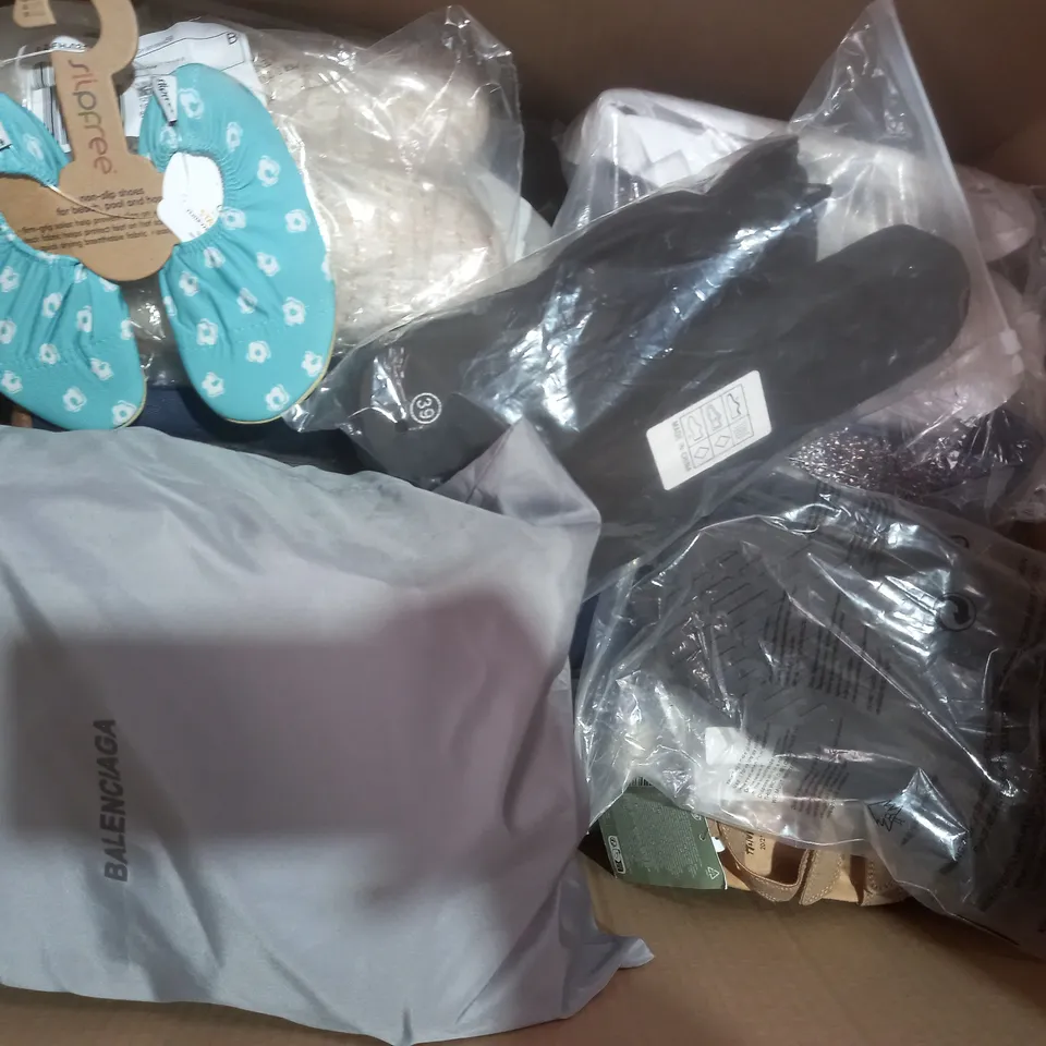 BOX OF APPROXIMATELY 15 ASSORTED PAIRS OF SHOES AND FOOTWEAR ITEMS IN VARIOUS STYLES AND SIZES TO INCLUDE DR MARTENS, NEXT, BOOHOO, ETC