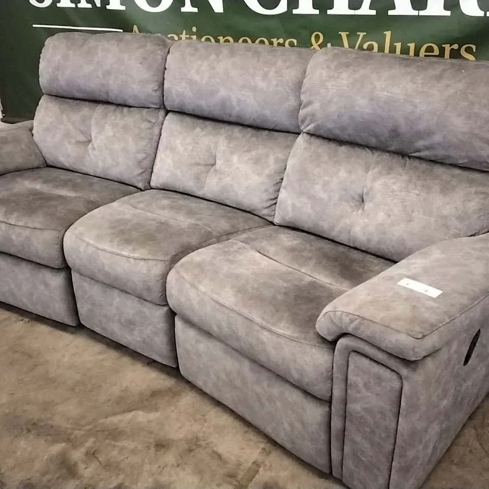 QUALITY BRITISH DESIGNED & MANUFACTURED G PLAN BURFORD 3 SEATER CURVED MANUAL RECLINER SOFA PRAMA PEWTER PLUSH FABRIC 