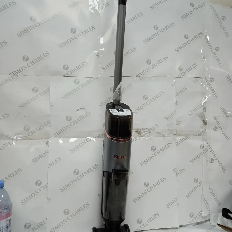 BOXED SHARK HYDROVAC HARD FLOOR WET & DRY CORDLESS CLEANER WD210UK