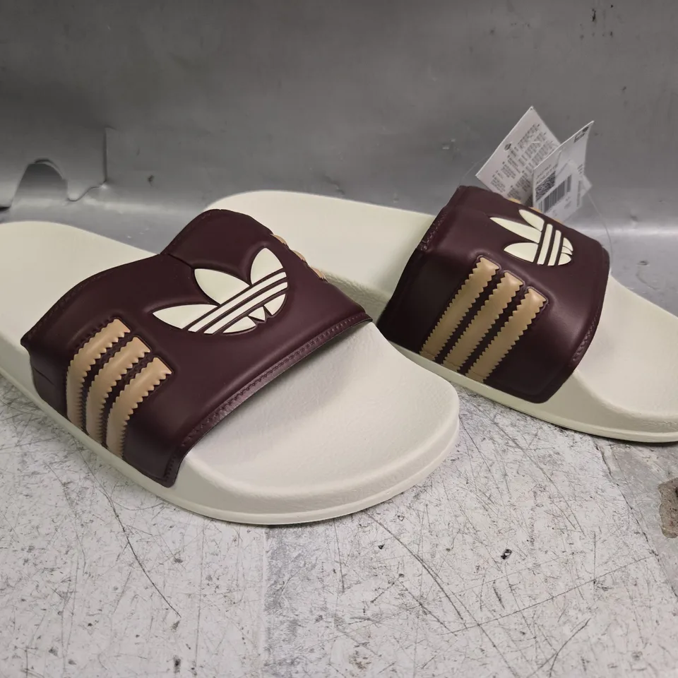 BOXED PAIR OF ADIDAS ADILETTE SLIDERS IN CREAM/BROWN SIZE UK 9