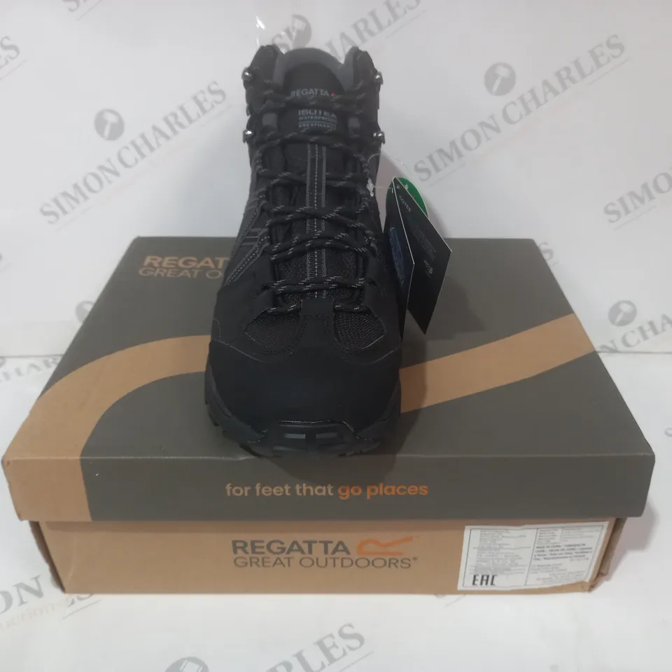 BOXED PAIR OF REGATTA SAMARIS II MID SHOES IN BLACK UK SIZE 9