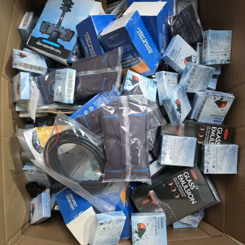 LARGE BOX OF ASSORTED CAR ITEMS TO INCLUDE - TOOLS - SNOW REMOVER - DAME BAGS 