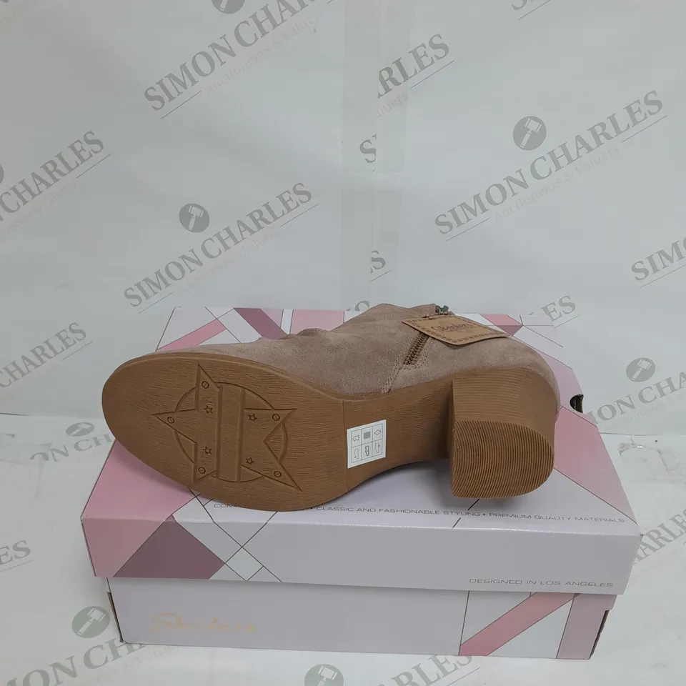 BOXED SKECHERS BIEGE HEELED ZIPPED BOOTS SIZE 7