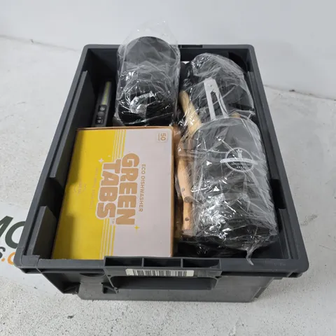 BOX CONTAINING A MIX OF 15 ASSORTED ITEMS INCLUDING COOKING UTENSILS, LIGHTING, MUG ETC.