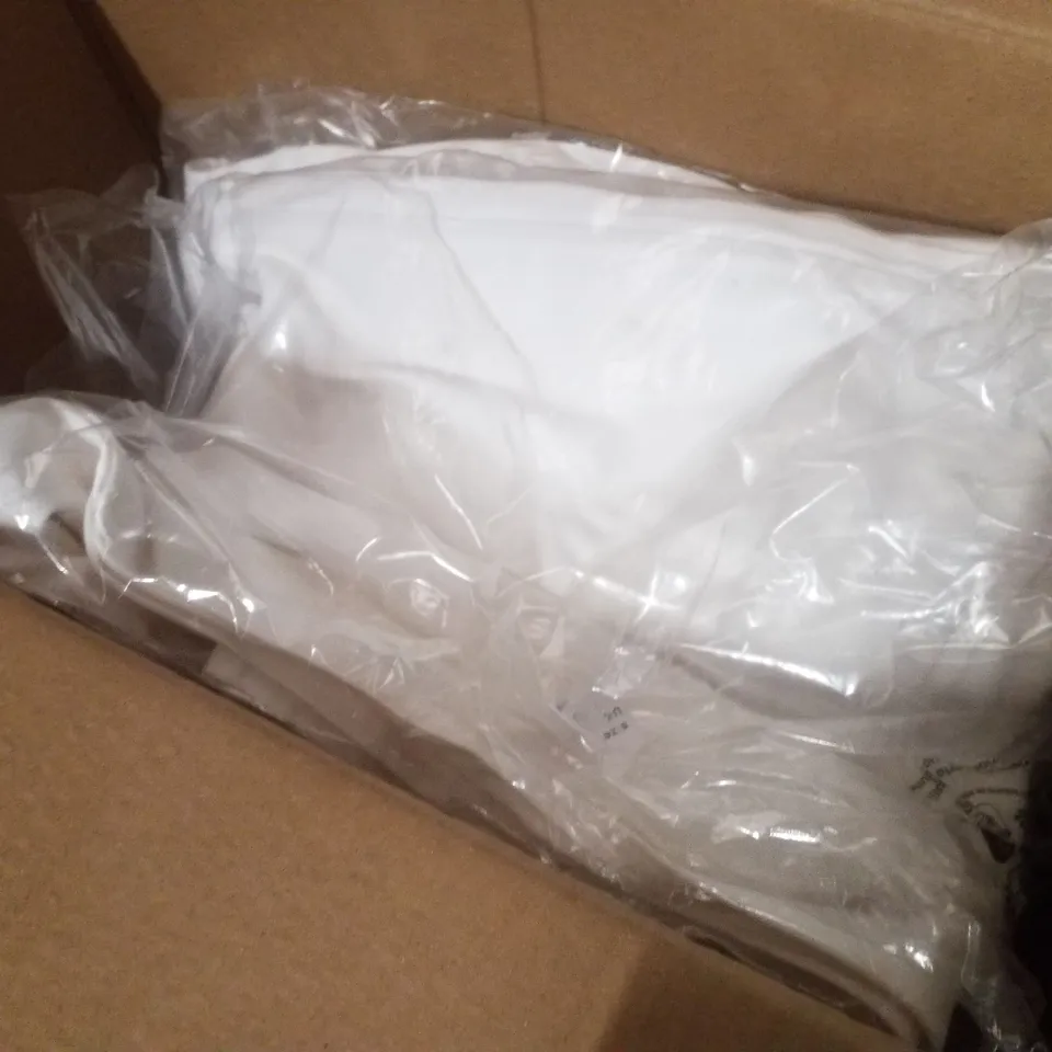 BOX CONTAINING APPROXIMATELY 10 BRAND NEW SIMPLY BE ECRU WIDE LEG JEANS - SIZE 26R