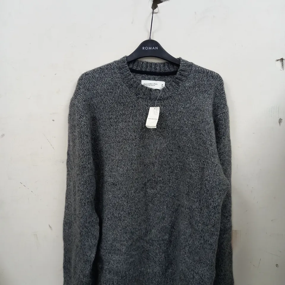 ABERCROMBIE & FITCH SWEATER - SIZE M