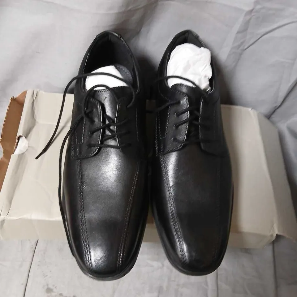 CLARKS KIDS JONWIN LOOP Y BLACK LEATHER LACE-UP SHOES, UK 7 (EU 41)