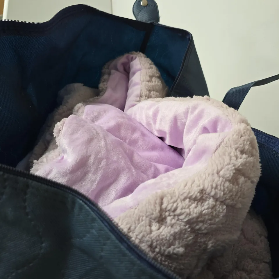 PURPLE THROW WITH CARRY BAG