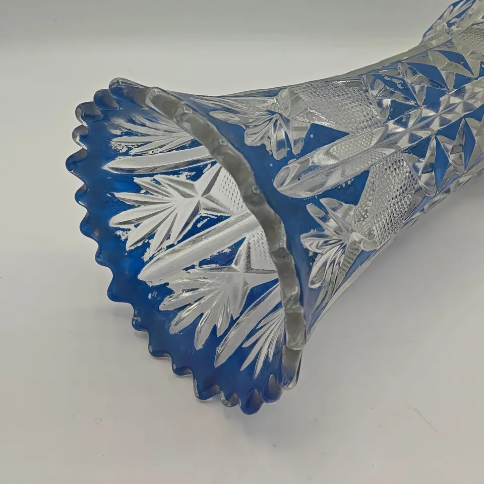 UNBOXED HAND PAINTED GLASS 26CM FLUTED VASE