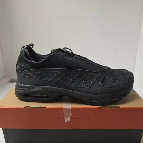 NIKE AIR MAX GORE TEX UK 10 BOXED