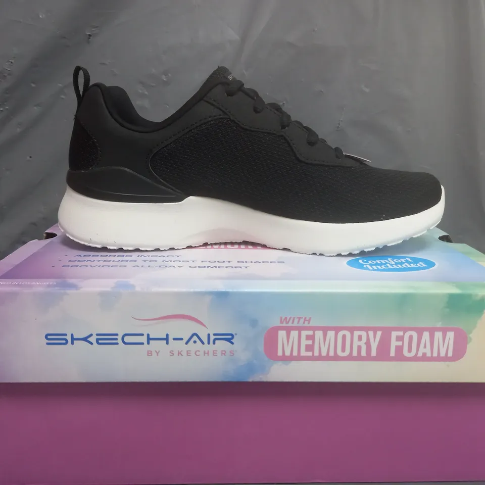 SKECHERS LITE-WEIGHT MEMORY FOAM TRAINERS BLACK SIZE 4