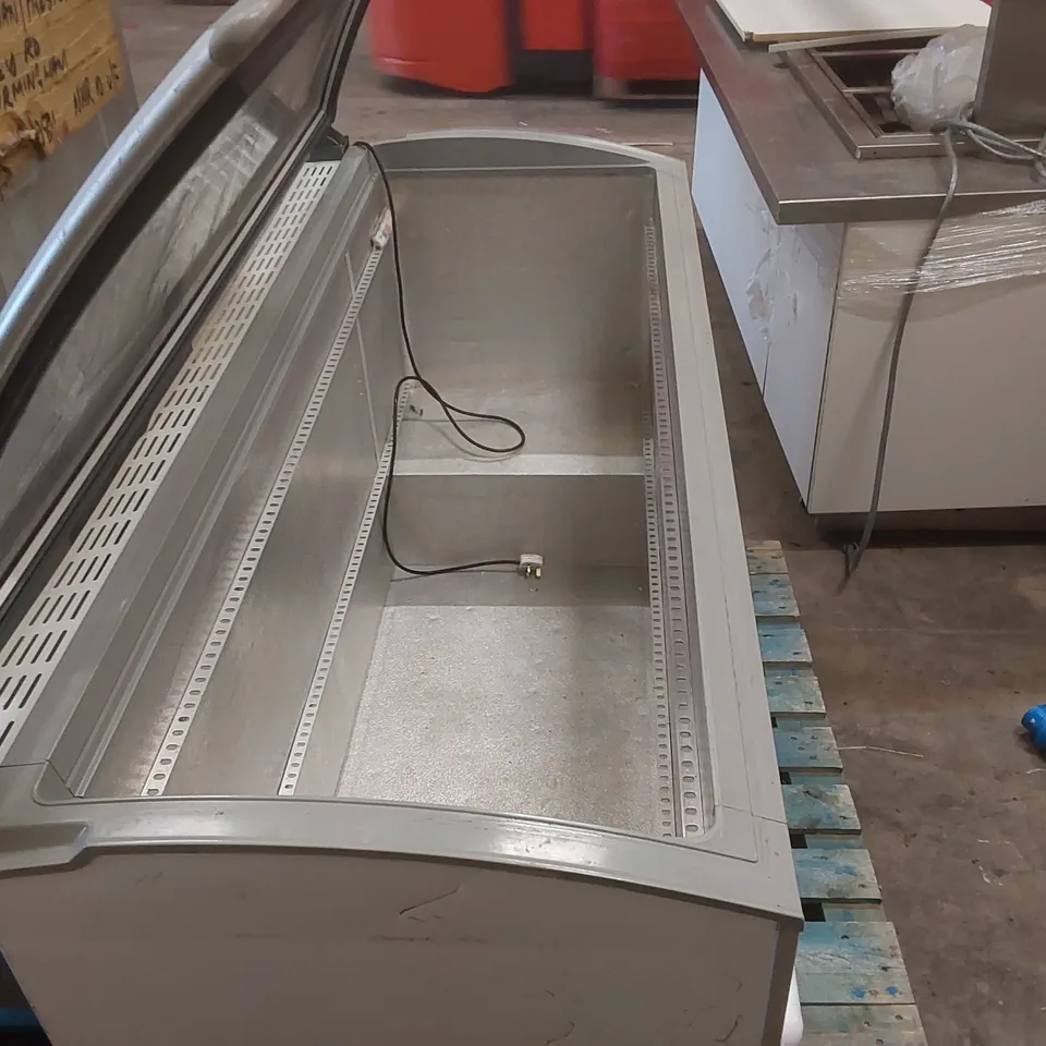 NOVUM 601L GLASS TOP CHEST FREEZER