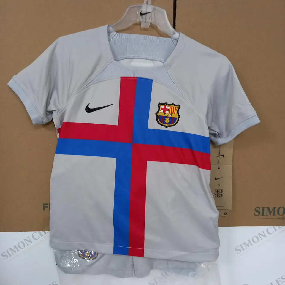 CHILDRENS F.C BARCELONA FOOTBALL KIT - SMALL 