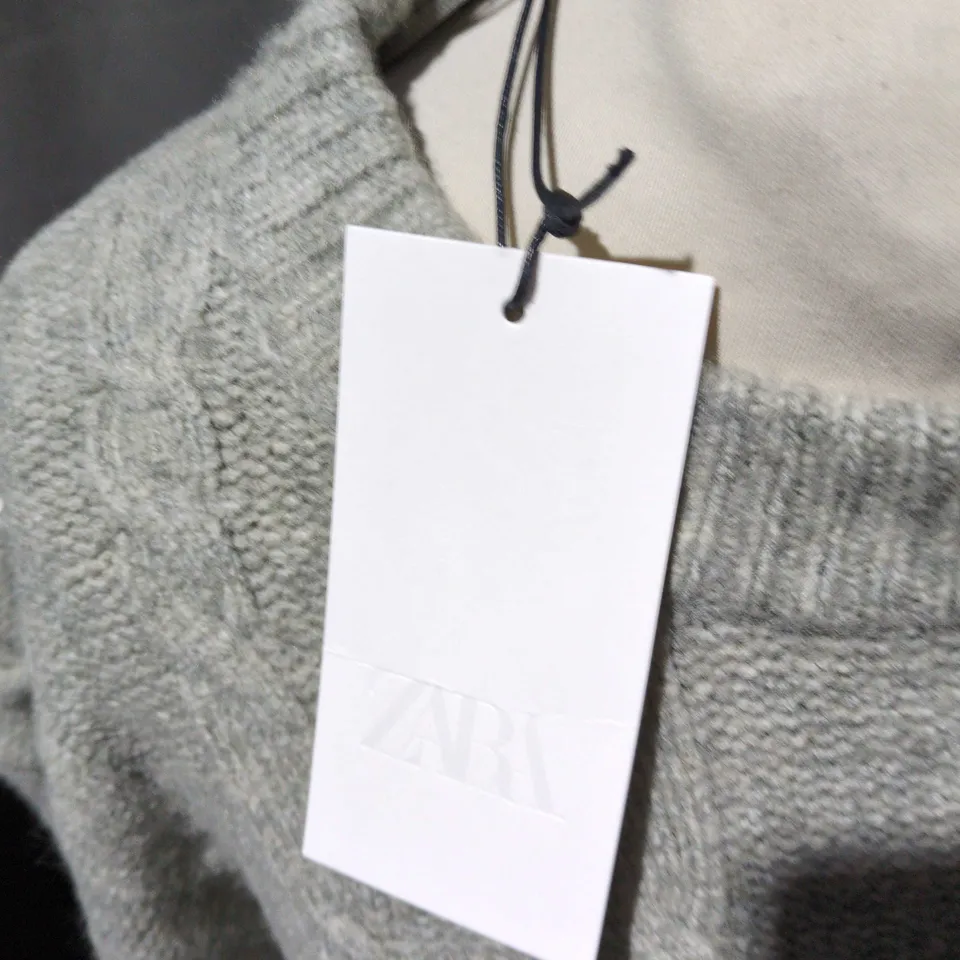 ZARA GREY CABLE-KNIT JUMPER – SIZE S (UK)