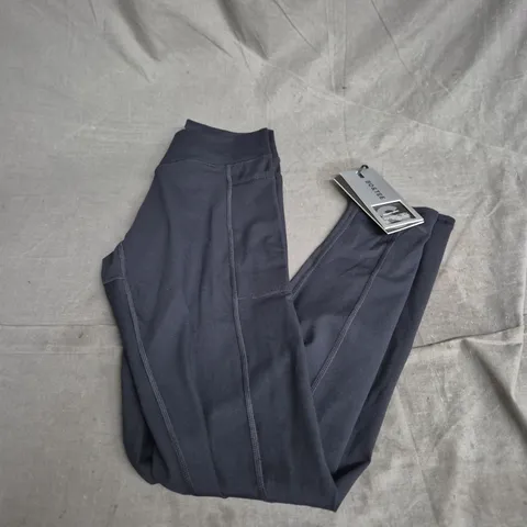 BO&TEE CROSSOVER WAISTBAND POCKET LEGGINGS IN BLACK – SIZE S