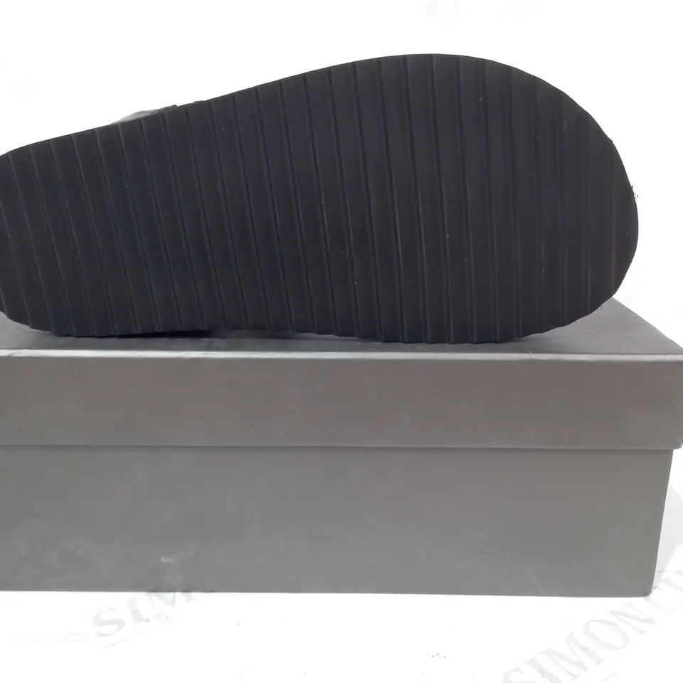 BOXED PAIR OF DANIEL SEARL OPEN TOE SANDALS IN BLACK EU SIZE 37