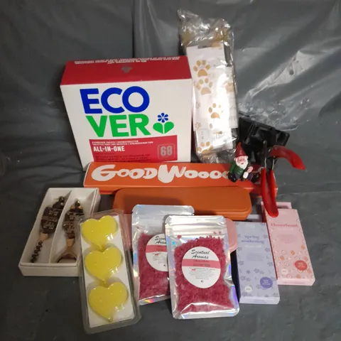 APPROXIMATELY 10 HOUSEHOLD ITEMS TO INCLUDE ECO VER DISWASHER TABLETS, WAX MELTS, CUTLERY SET, ETC