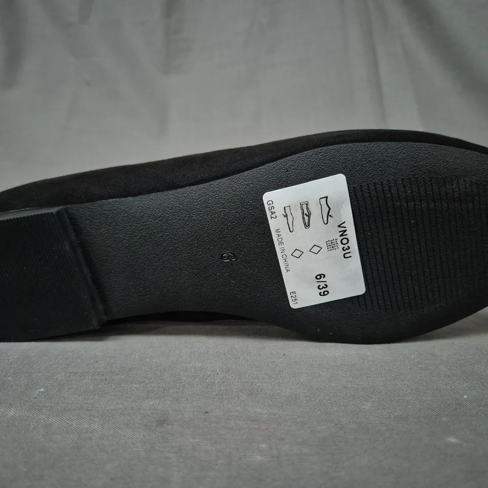 BOXED PAIR OF EVERYDAY LOAFERS IN BLACK SIZE 6