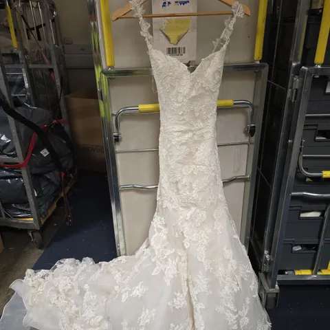 IVORY LACE WEDDING DRESS WITH TRAIN – ENZOANI SIZE UK 12