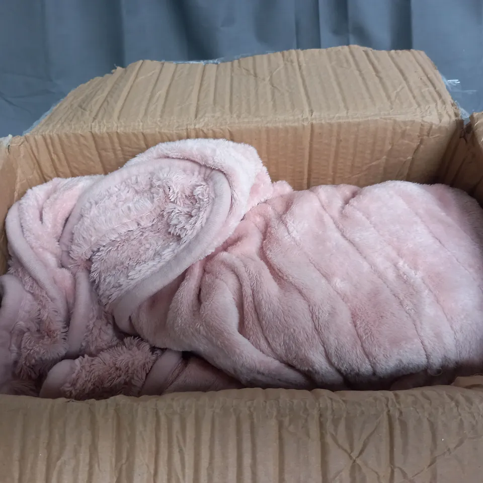COZEE HOME VELVETSOFT HEATED THROW IN PINK