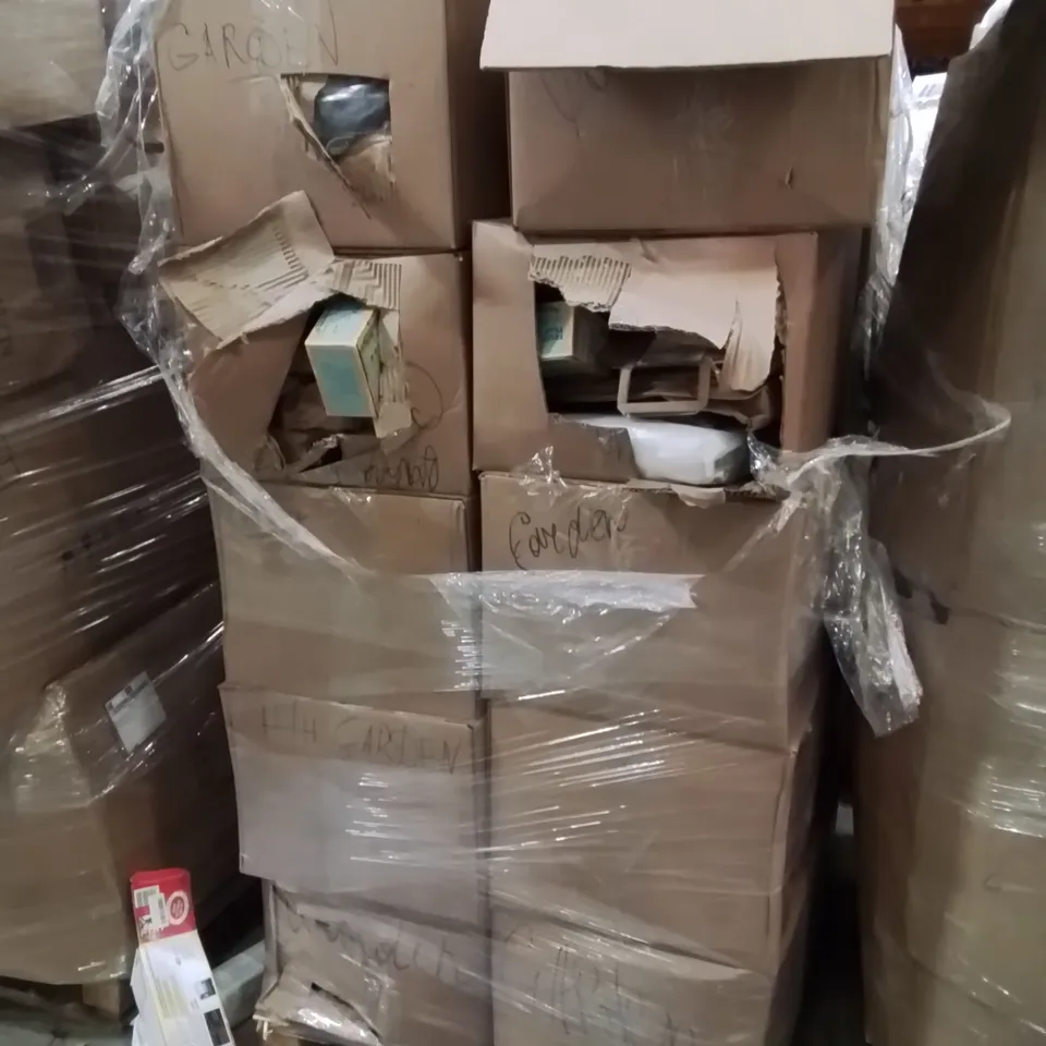 PALLET CONTAINING A VERY LARGE QUANTITY OF ASSORTED GARDEN PRODUCTS TO INCLUDE;FRUIT FLY TRAPS,SPEEDY SEED,YELLOW LASAGNE MIX