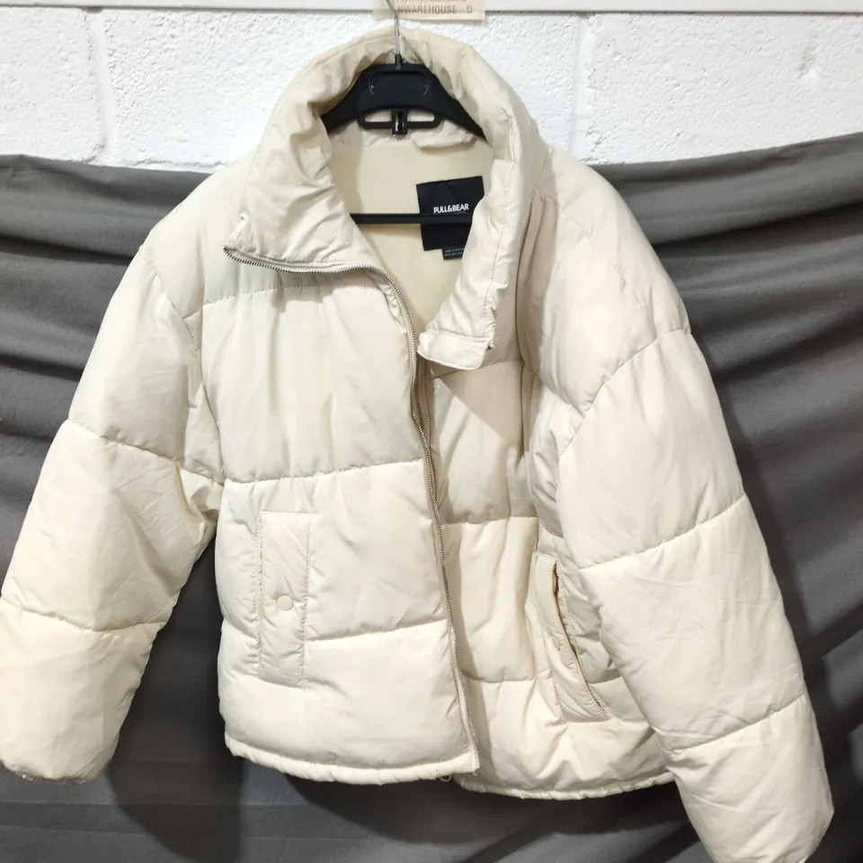 PULL&BEAR PUFFER JACKET IN CREAM SIZE L