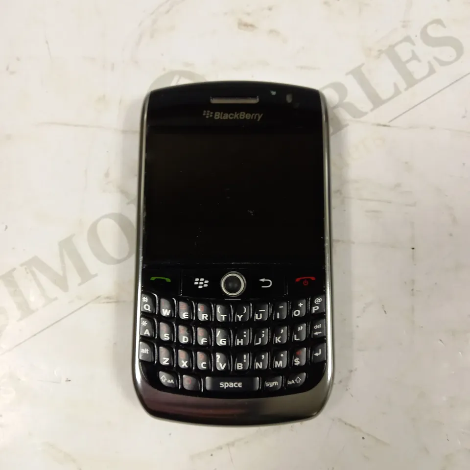 BLACKBERRY 8900 MOBILE PHONE 
