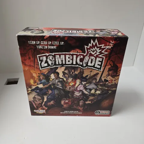 BOXED GUILLOTINE GAMES ZOMBICIDE BOARD GAME