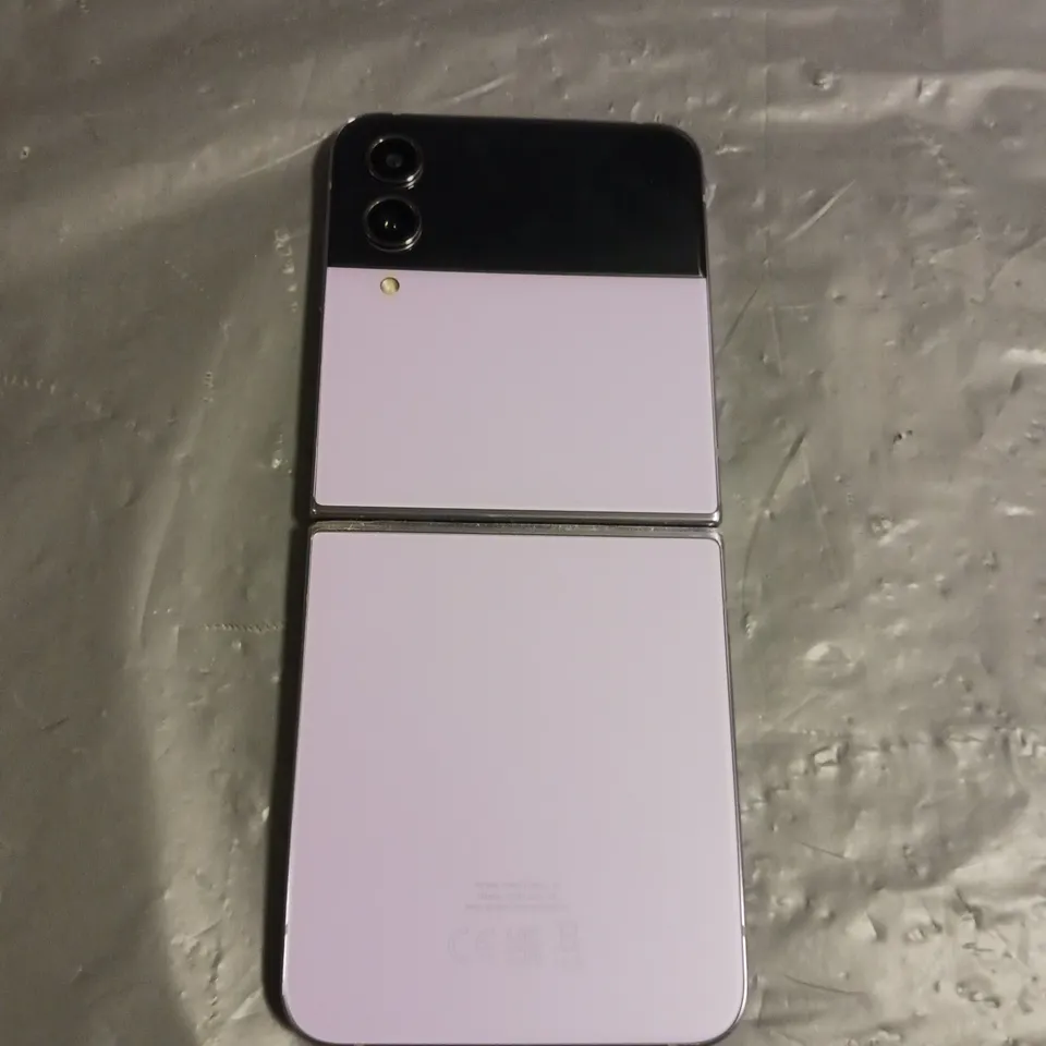 SAMSUNG GALAXY Z FLIP4 SMARTPHONE IN PURPLE 