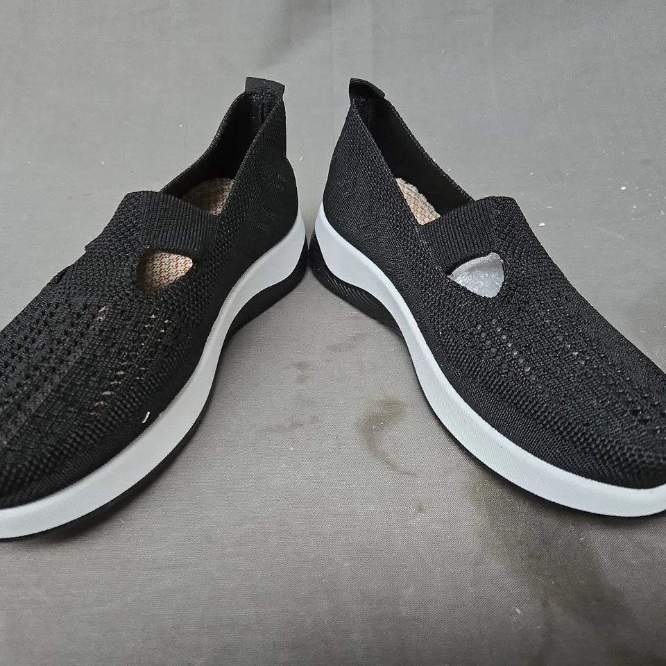 BOXED PAIR OF UNBRANDED SLIP-ON SHOES IN BLACK EU SIZE 37