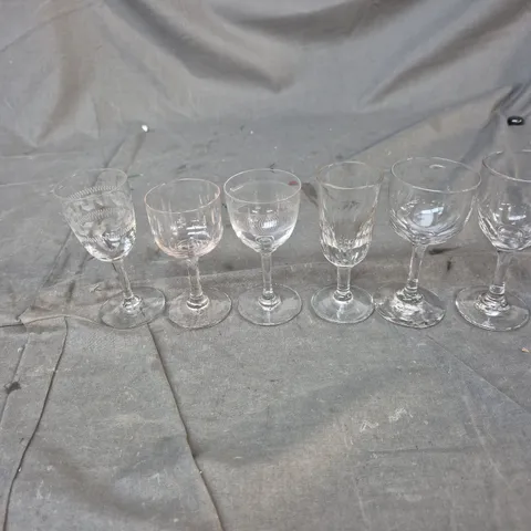 APPROXIMATELY 20 X 2 SETS OF ASSORTED GLASSWARE