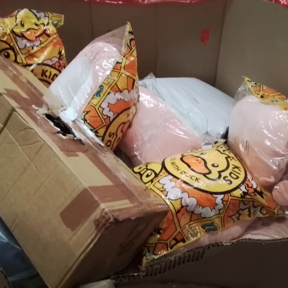 PALLET OF ASSORTED HOUSEHOLD GOODS AND PRODUCTS TO INCLUDE;BABY BLANKET,CUSHION,CEILING LIGHT 