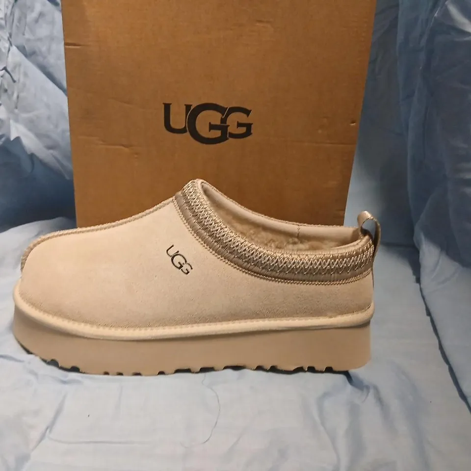 UGG WOMEN’S SLIP-ON SUEDE MOCCASIN SLIPPERS – BEIGE, UK 10 (US 12 / EU 43) WITH BOX & SOCKS
