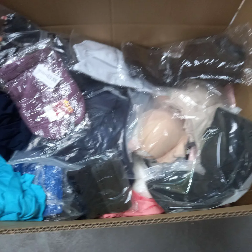 LARGE QUANTITY OF ASSORTED CLOTHING ITEMS TO INCLUDE ROMAN, BOOHOO AND DANCING LEOPARD