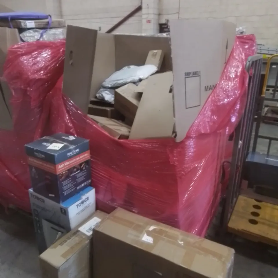 PALLET OF ASSORTED HOUSEHOLD GOODS AND FURNITURE TO INCLUDE; BACOENG ASH VACUUM CLEANER, TOWER DEHUMIDIFIER, GAMING CHAIR ETC