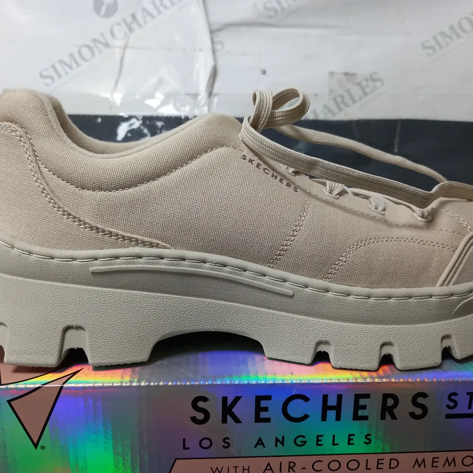 SKECHERS STREET LACE UP TRAINERS IN FADED WHITE - UK 7