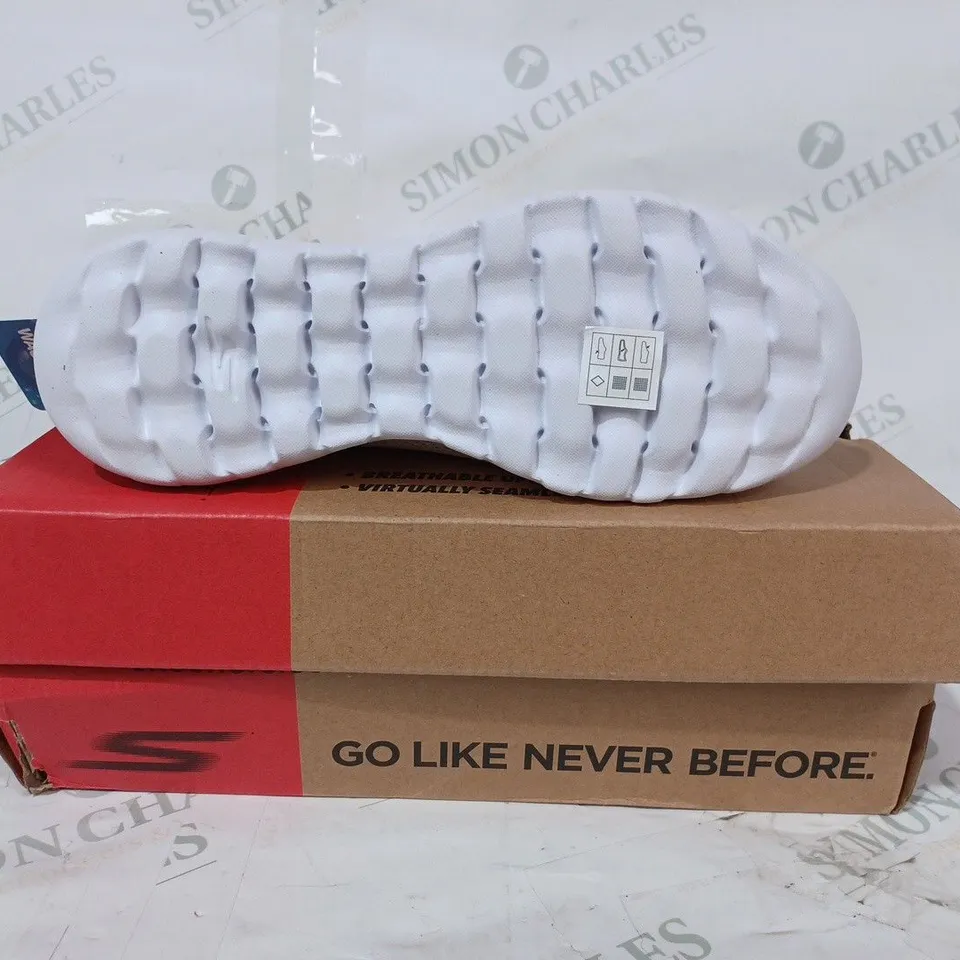 BOXED PAIR OF SKECHERS GO WALK SLIP-ON SHOES IN WHITE UK SIZE 6