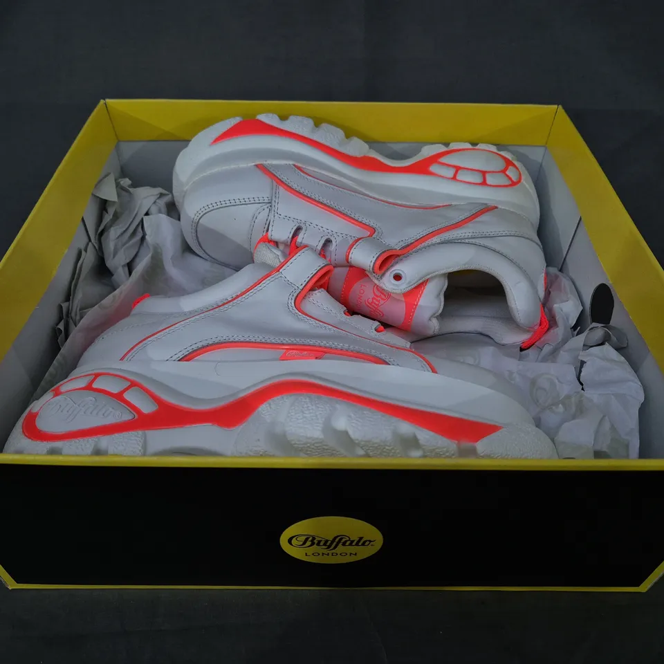 BRAND NEW BOXED PAIR OF BUFFALO LONDON CHUNKY PLATFORM SHOES IN WHITE/PINK UK SIZE 3