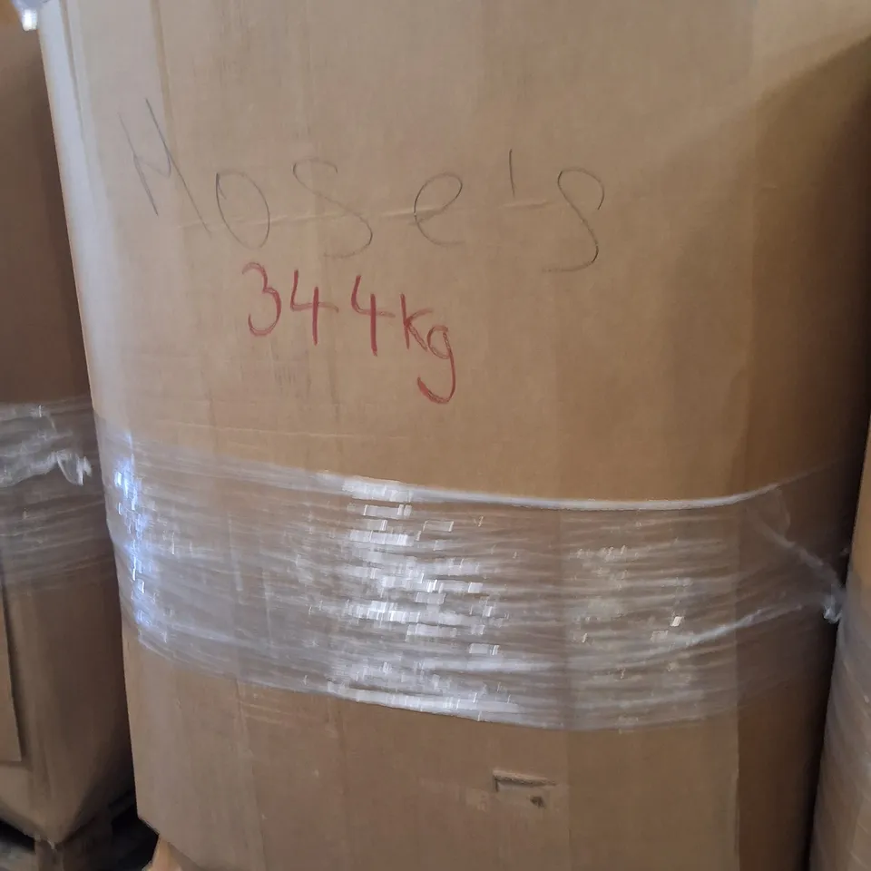 PALLET CONTAINING A LARGE QUANTITY OF HOSES