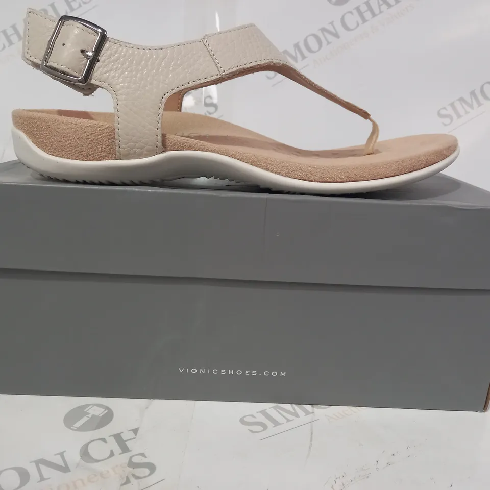 BOXED PAIR OF VIONIC T-STRAP LEATHER SANDALS IN BEIGE UK SIZE 6