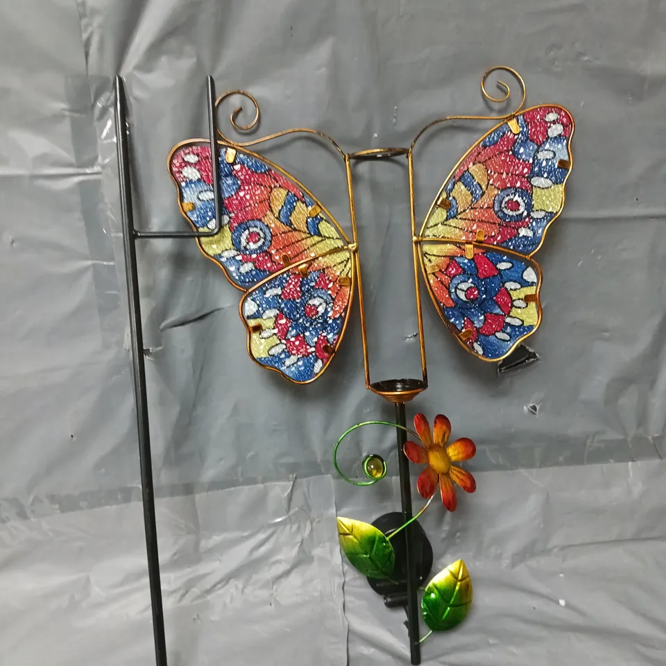 FLORAL BUTTERFLY GARDEN DECOR PIECE