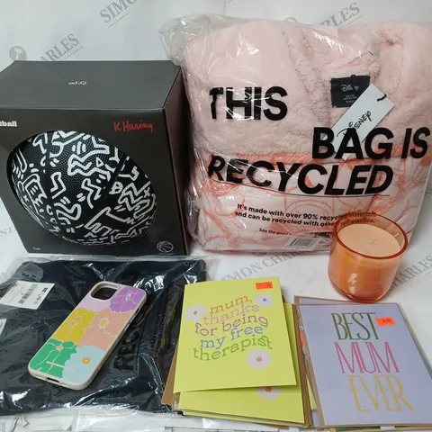BOX OF 8 COTTON ON ITEMS INCLUDING BASKET BALL, THROW, CANDLES