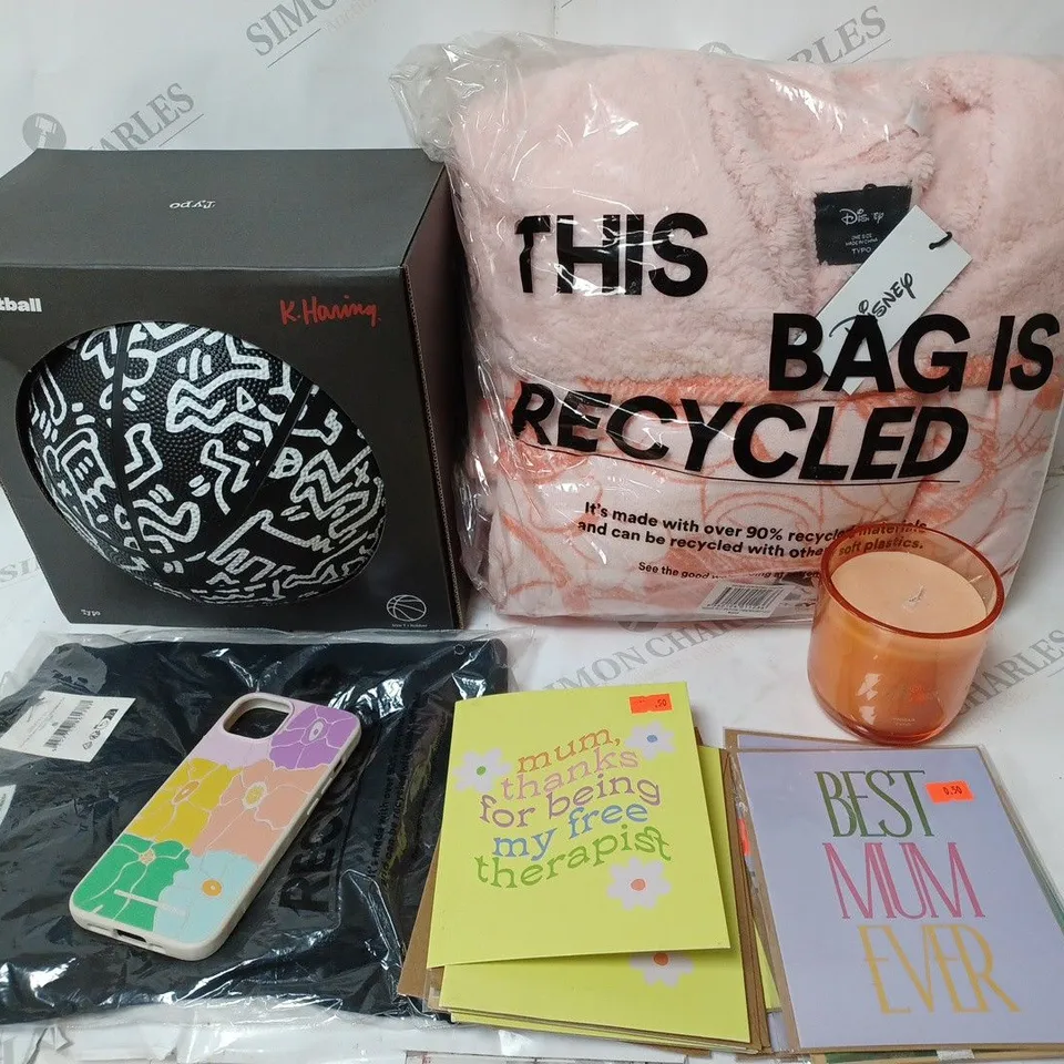 BOX OF 8 COTTON ON ITEMS INCLUDING BASKET BALL, THROW, CANDLES