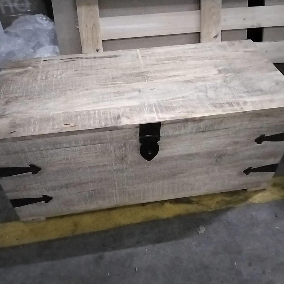 BUCHHOLTZ COFFEE TABLE WITH STORAGE