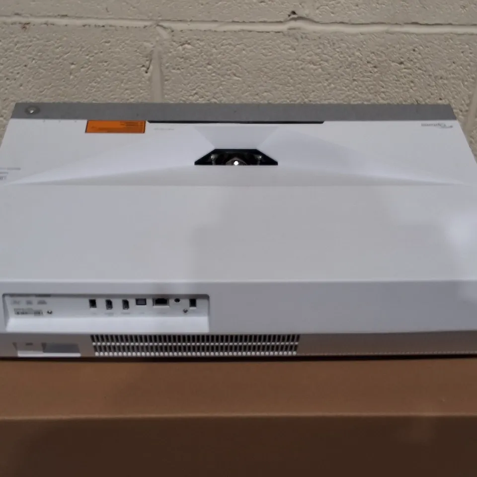 BOXED OPTOMA CINEMA-X P2 DLP PROJECTOR IN WHITE