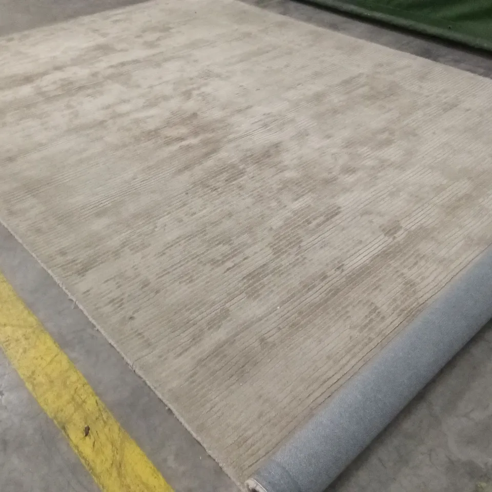 BELLAGIO VISCOSE PILE AREA RUG // 200 x 300cm